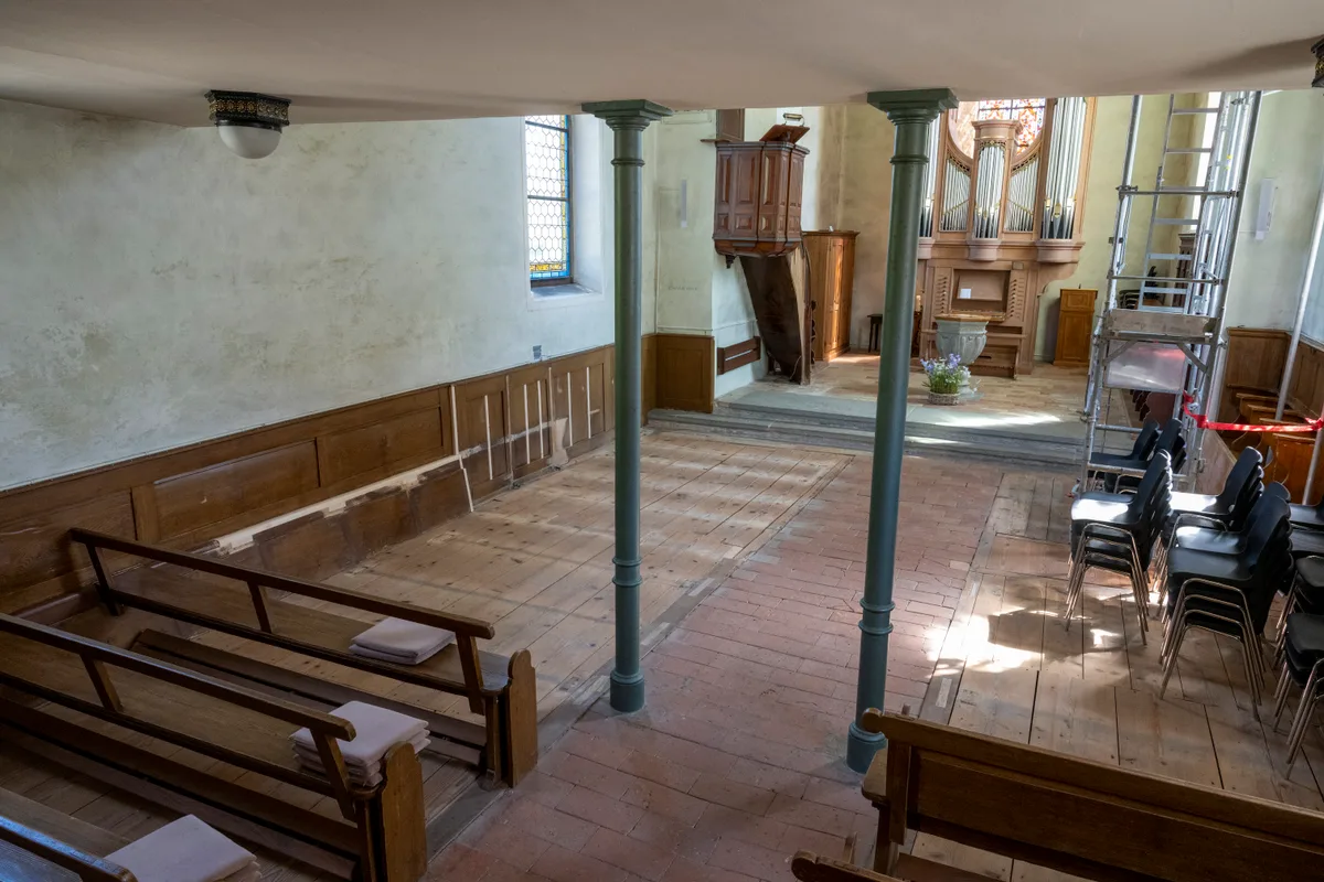 Evangelisch-reformierte Kirchgemeinde Illnau-Effretikon reisst unerlaubterweise Innenausbau aus der Kirche Kyburg.